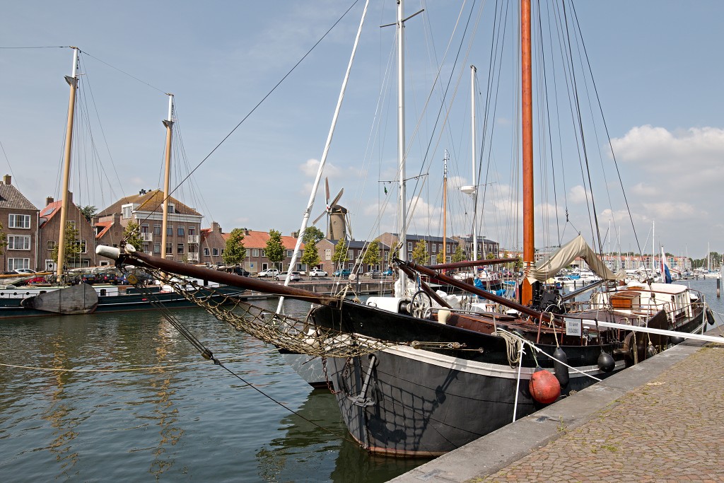hellevoetsluis vestingstad voorne putten Droogdok Jan Blanken hdr vestingswallen kazerne bernisse